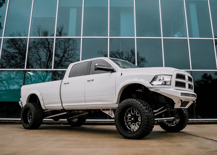 Lift Kit vs Leveling Kit: What’s the Difference?