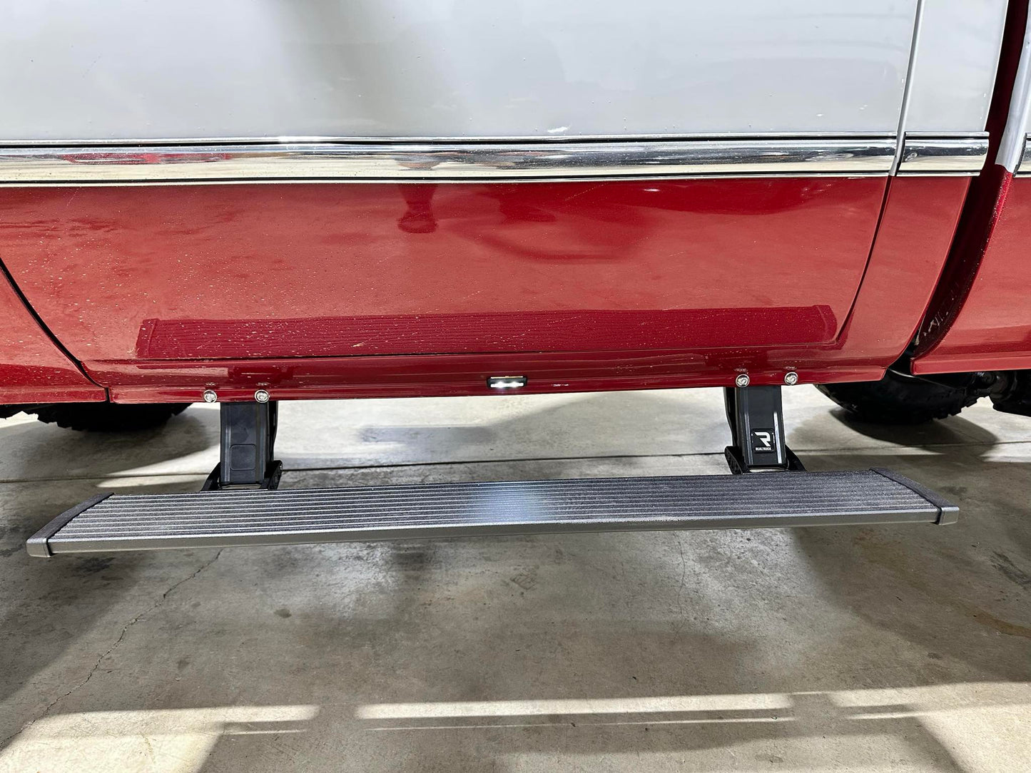 Sqaure Body Chevy 73-87 Amp Research Power Folding Step Kit