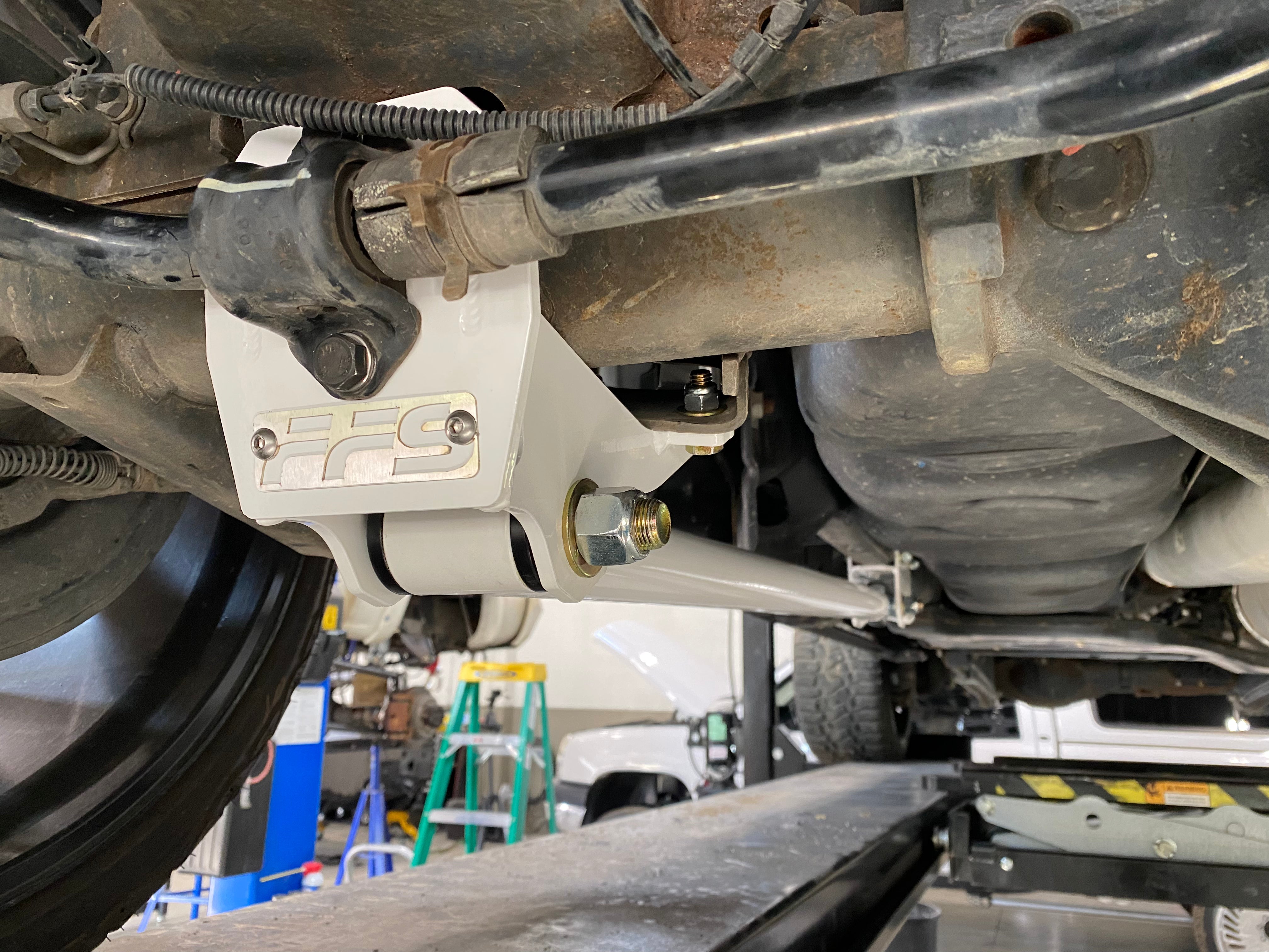 14-C Ram 2500 Coil Rear Long Arm/Traction Bar “Re-Link” Kit (Rear AXLE