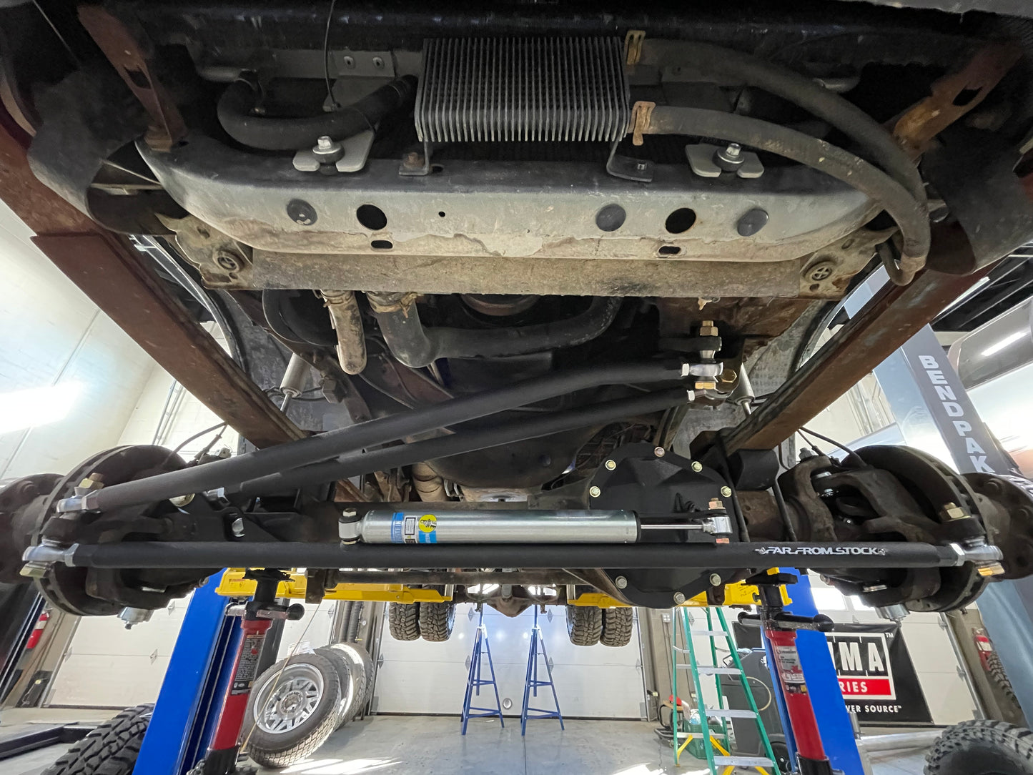 99-04 Ford Super Duty Steering Kit